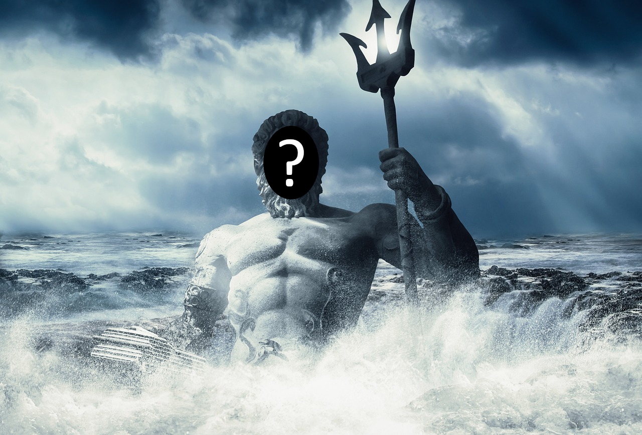Der Gott Poseidon steigt aus dem mehr. Er hält einen Dreizack in der Hand. Sein Gesicht ist verdekct durch ein Frageziechen